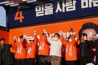 [포토] 대구 반월당서 첫 유세 시작한 안철수 후보