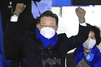 [포토] 강남고속터미널서 지지호소하는 이재명 후보