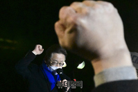 [포토] 주먹 불끈 쥐고 지지호소하는 이재명