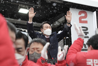 [포토] 광주 송정매일시장서 유세 이어가는 윤석열 대선후보