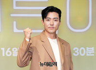 [포토] 이무생, 개성 넘치는 슈트에 묻어나는 잘생김