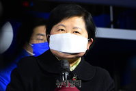 [포토] 이재명 유세장에 등장한 정현백 전 여가부 장관