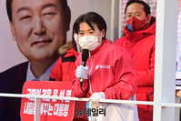 [포토] 윤석열-최재형, 지지호소하는 윤희숙 전 의원