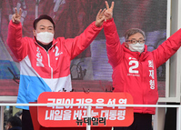 [포토] 종로서 손 맞잡은 윤석열-최재형