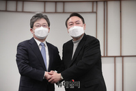 [포토] 정권교체 위해 손잡은 윤석열-유승민
