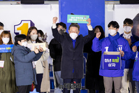 [포토] 홍대서 지지호소 하는 이재명 대선후보