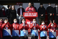 [포토] 윤석열 후보, 경북 풍물시장서 지지호소