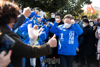 [포토] 목포서 지지자들 만난 이재명 후보