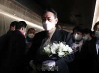 [포토] 대구지하철 참사 추모공간 찾은 윤석열