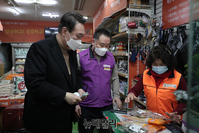 [포토] 대구 월배시장 찾은 윤석열 대선후보