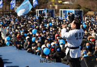 [포토] 태권도복 입고 수원 유세 나선 이재명 후보