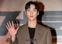 [포토] 영화 '뜨거운 피' 손들어 보이는 배우 이홍내