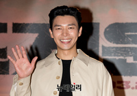 [포토] 배우 지승현 해맑은 손인사 