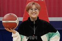 [포토] 마녀체력 농구부 송은이, 코트 위에서 만나요