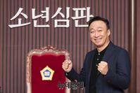 [포토] 소년심판 이성민, 미소듬뿍 부장판사