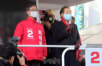 [포토] 홍준표, 광장시장서 최재형 지원 유세