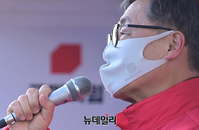 [포토] 광장시장서 지지 호소하는 최재형 후보