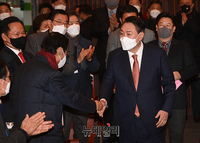 [포토] 입장하는 윤석열 국민의힘 대선 후보