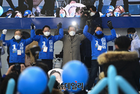 [포토] 강원 원주 찾은 이재명, 당원들과 기념촬영