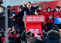 [포토] 수원 팔달문 집중유세 입장하는 윤석열