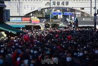 [포토] 수원 팔달문 윤석열 유세장 메운 시민들