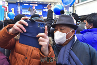 [포토] 이재명 원주 유세장 찾은 백은종