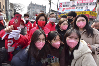 [포토] 지지자들과 기념촬영 최재형·나경원