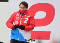 [포토] 인천 연수구 유세장 찾은 윤상현 의원