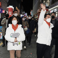[포토] 광주 충장로거리에 등장한 안철수 