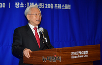 [포토] 이승만·박정희 고찰문 공모전 시상식, 인사말 하는 고영주 대표