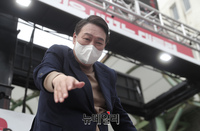 [포토] 속초 찾아 지지 호소하는 윤석열 국민의힘 대선 후보