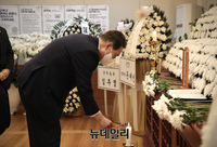 [포토] 故 이어령 초대 문화부 장관 빈소 찾은 윤석열 후보