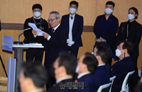 [포토] 이어령 영결식, 추도사 낭독하는 김화영 교수