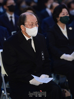 [포토] 이어령 영결식 참석한 조정래