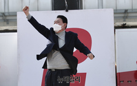 [포토] 단일화 발표 직후 온양온천 유세장 달려간 윤석열