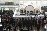 [포토] 사전투표 첫날, 북적이는 투표소