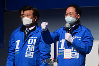 [포토] 이재명 지원유세 나선 허영 "김진태 이긴 허영입니다"
