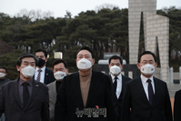 [포토] 대구 2.28 기념탑 참배하는 윤석열