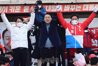 [포토] 경기 이천서 손 맞잡은 윤석열·안철수