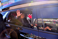 [포토] 경기 이천 유세장 나서는 윤석열