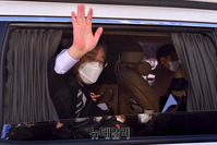 [포토] 경기 하남 유세장 나서는 이재명