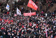 [포토] 윤석열 아차산역 유세장 찾은 지지자들