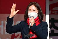 [포토] 최재형 후보 지원유세 나선 김미애 의원