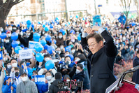 [포토] 응암역 앞에서 지지호소 하는 이재명 후보
