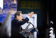 [포토] 용산역 광장에서 지지호소 하는 이재명 민주당 대선후보