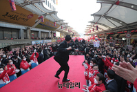 [포토] 대선D-1, 대구서 막판 표심잡기 나선 윤석열 대선후보