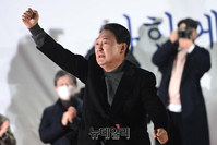 [포토] 윤석열 후보, 마지막 어퍼컷 세리머니