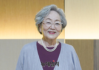 [포토] 합장단원으로 돌아온 배우 김영옥