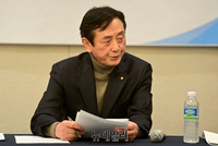 [포토] 서울교육감 후보 단일화 토론회 참석한 최명복