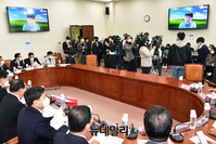 [포토] 화상으로 시도당위원장 회의 참석한 이준석 대표